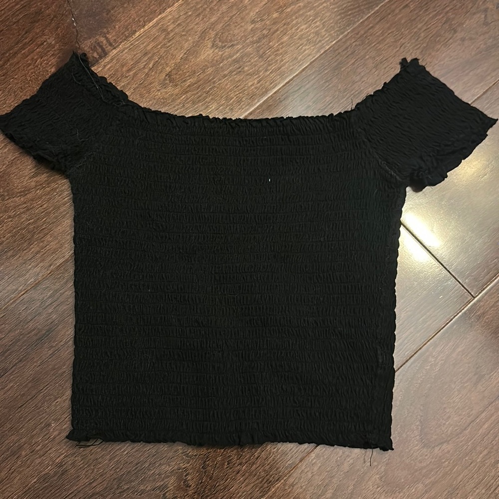 Black cropped ribbed top